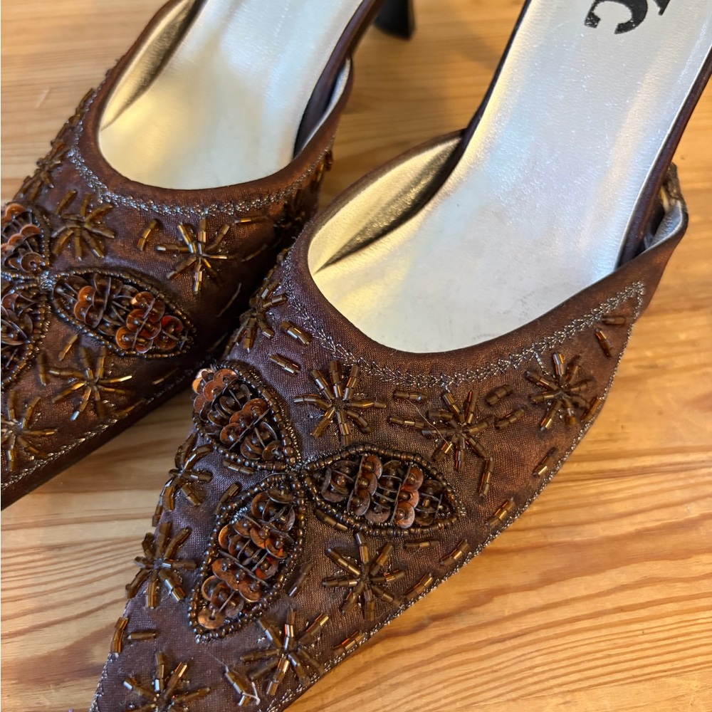 NYC Women's Brown Beaded Pointed Toe Mules Size 8 - Picture 3 of 4